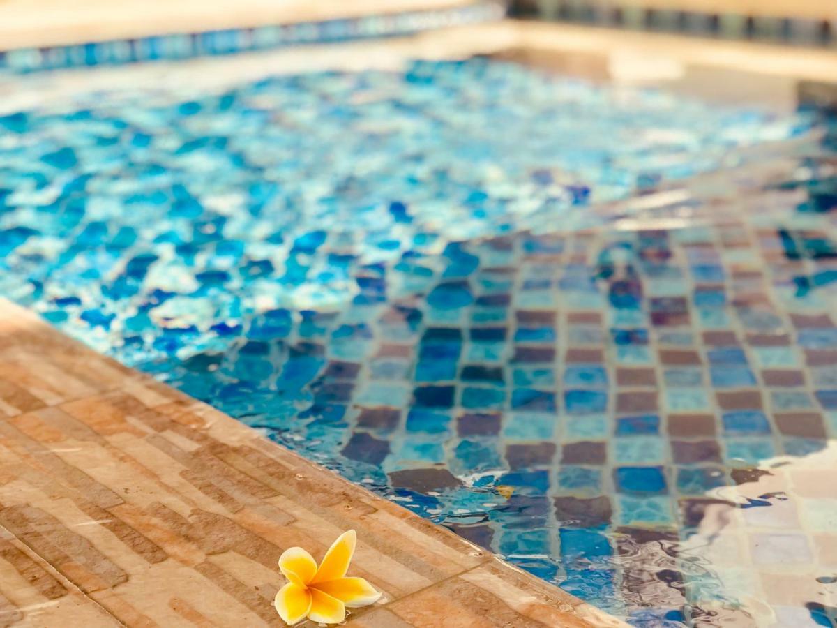 Familytel Bali Hotel Kuta Selatan Bagian luar foto